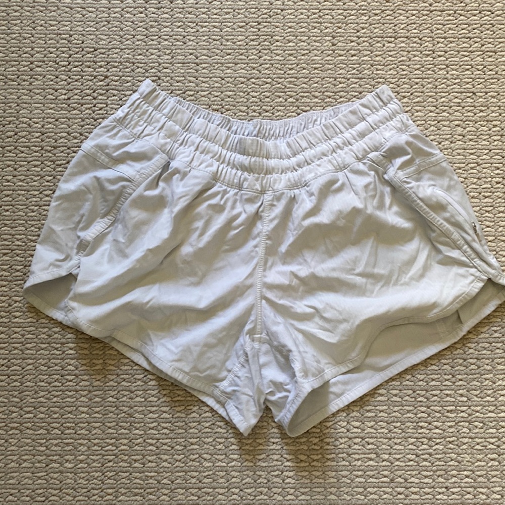 Size 6, white lily lemon shorts